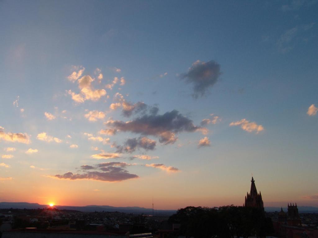 Casa Del Tio Hotel Boutique San Miguel de Allende Eksteriør billede Sunset over the city